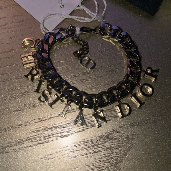 💯 Christian Dior Lettering Charm Bracelet Runway Piece BNIB Unisex - Picture 4 of 6